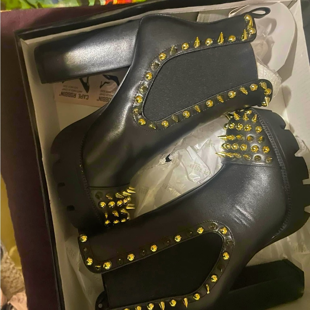 Women’s boots